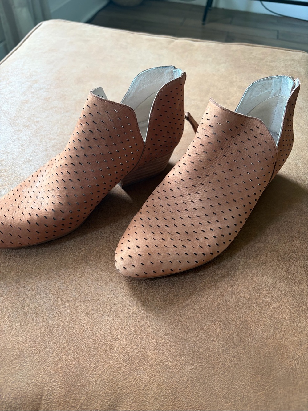 Kenneth Cole New York Perforated Tan Ankle Booties US 7